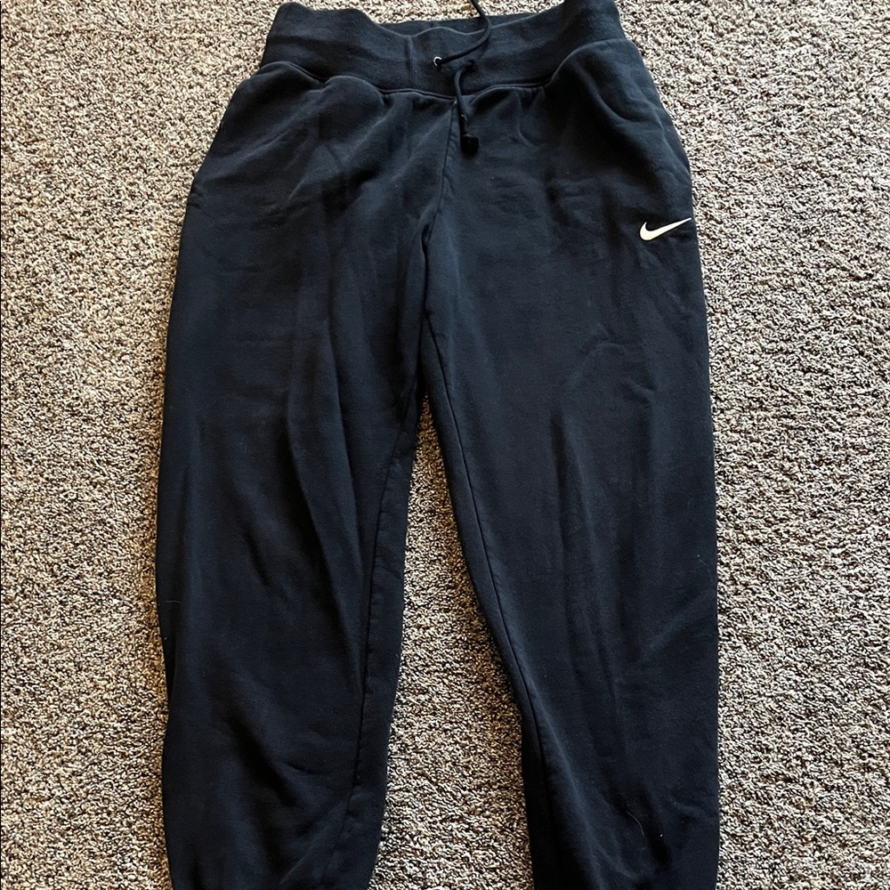 Woman’s Black Nike Sweatpants
